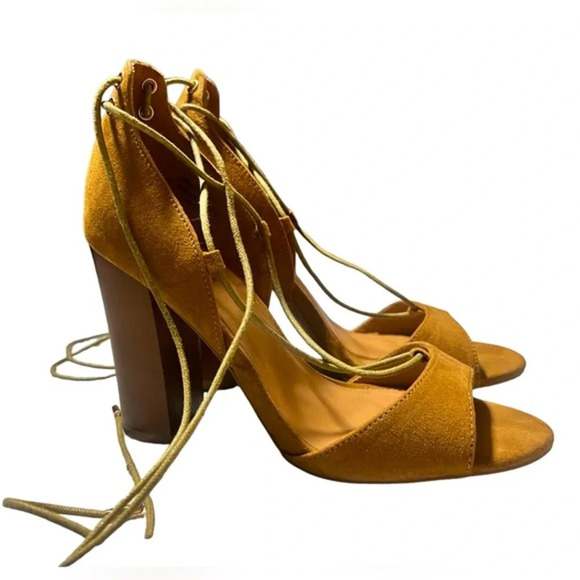 Size 7 bamboo faux suede strappy tie heels in excellent condition - Picture 2 of 6